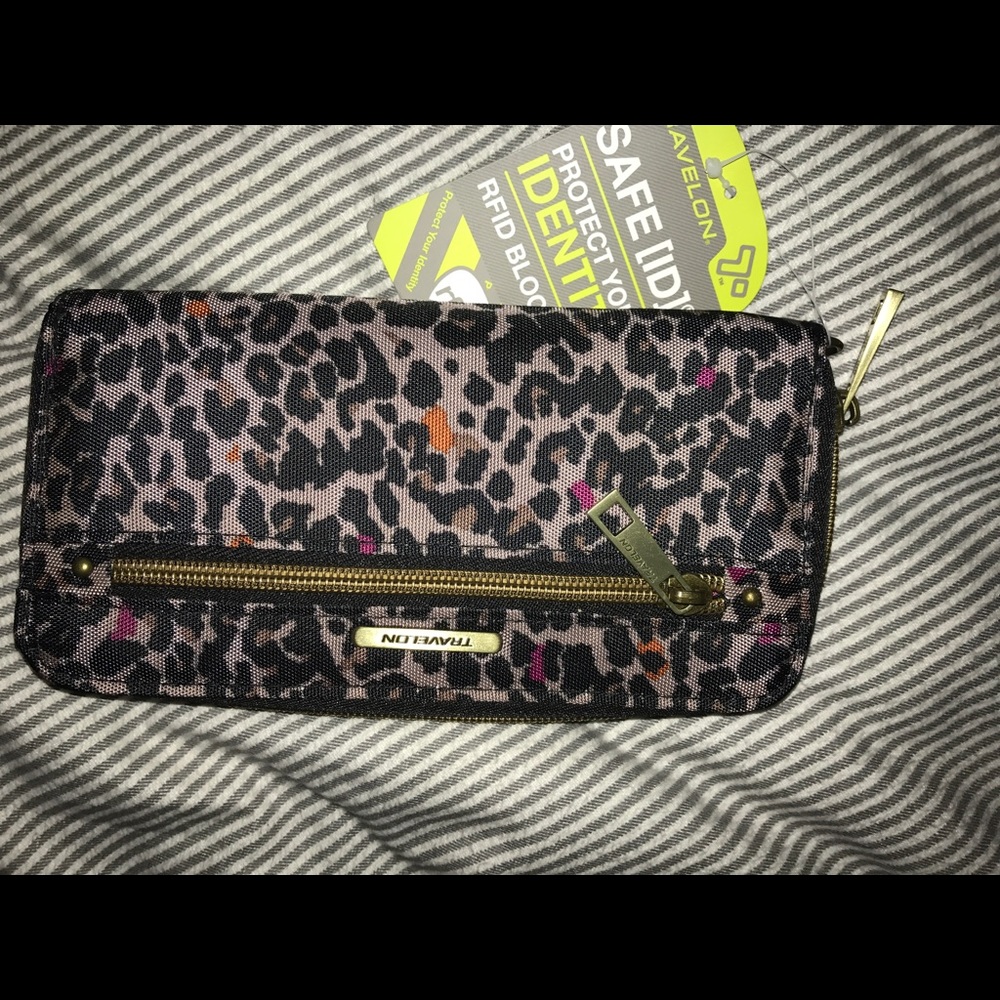 Travel on safe id wallet